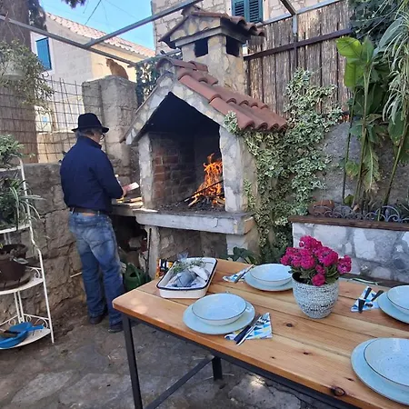 Old Town Sole Mediterranean Garden Daire